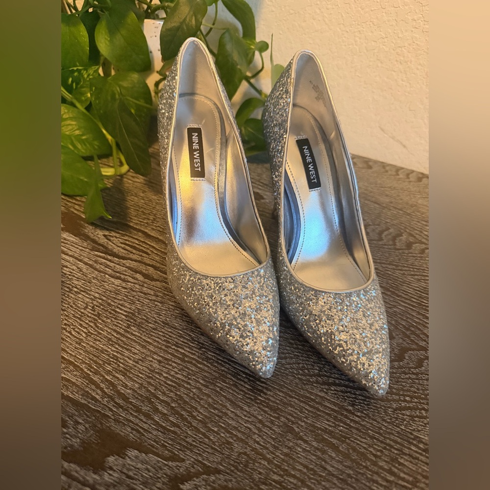 Silver Ombré Glitter Pointed-Toe High Heels - Picture 2 of 6